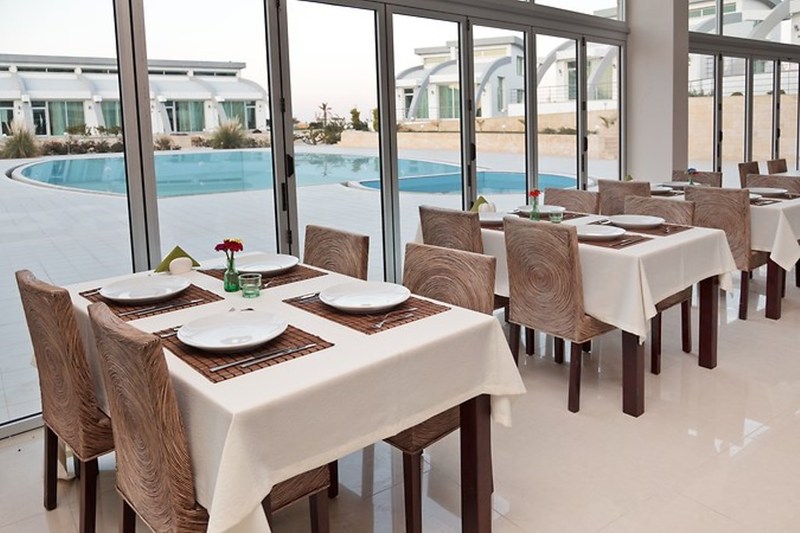 Отель Fairmont Holiday Village