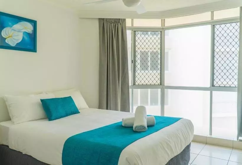 Отель Foreshore Beachfront Apartments