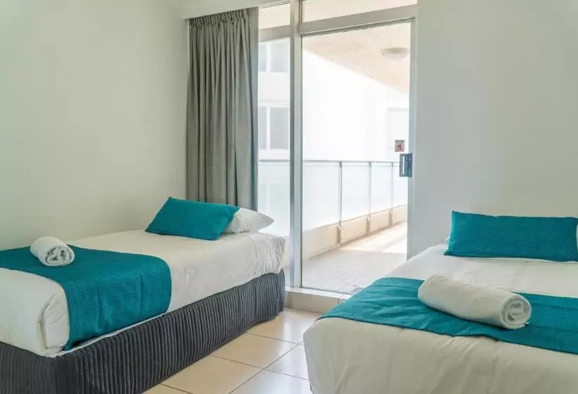 Отель Foreshore Beachfront Apartments