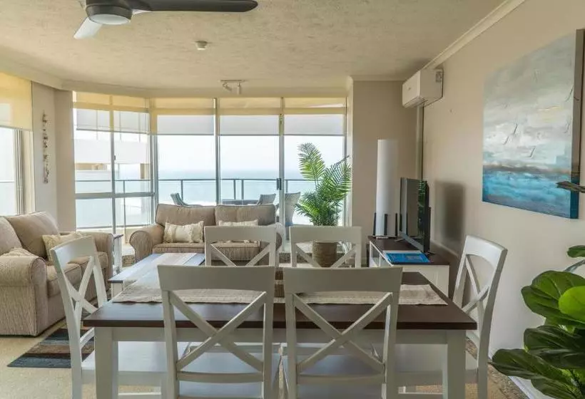 Отель Foreshore Beachfront Apartments