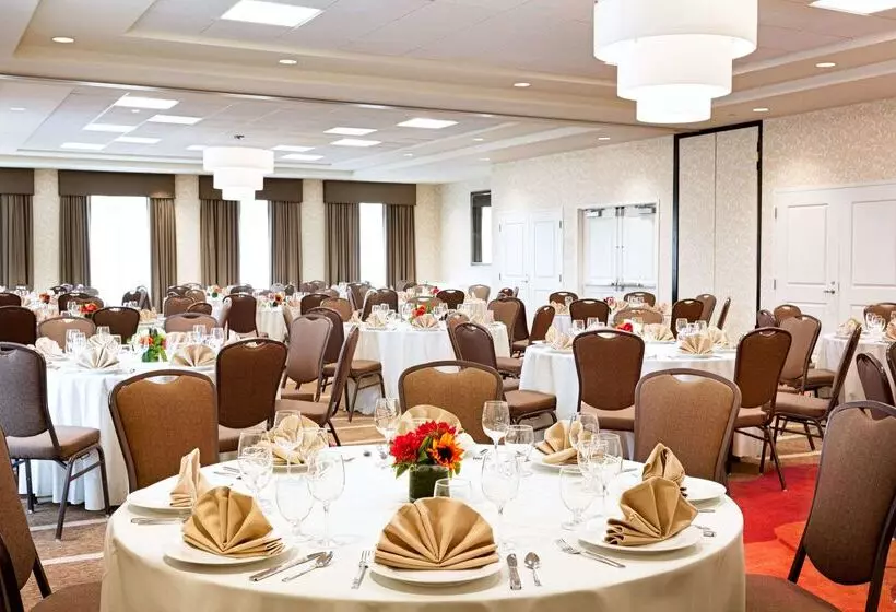 فندق Hilton Garden Inn Boston Logan Airport