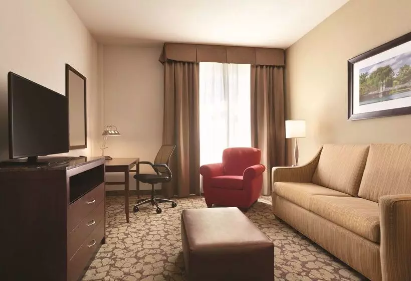 فندق Hilton Garden Inn Boston Logan Airport