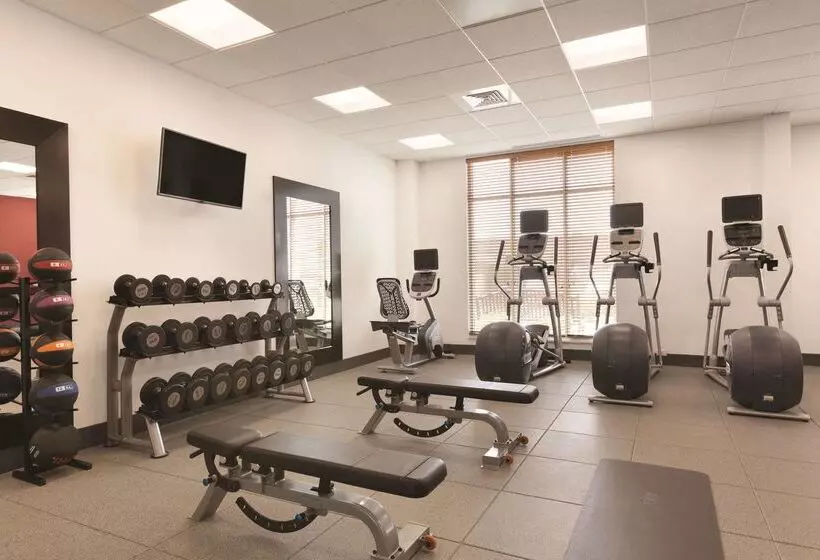 فندق Hilton Garden Inn Boston Logan Airport