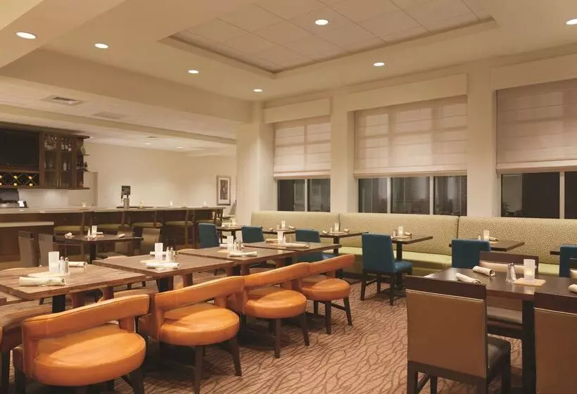 فندق Hilton Garden Inn Boston Logan Airport