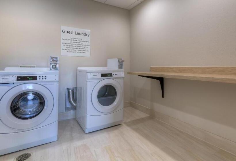 فندق Holiday Inn Express & Suites Tulsa Midtown, An Ihg