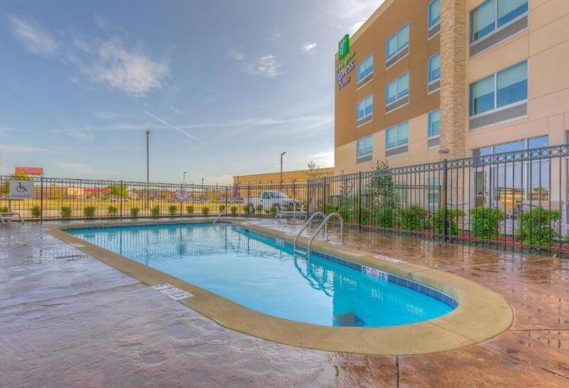 فندق Holiday Inn Express & Suites Tulsa Midtown, An Ihg