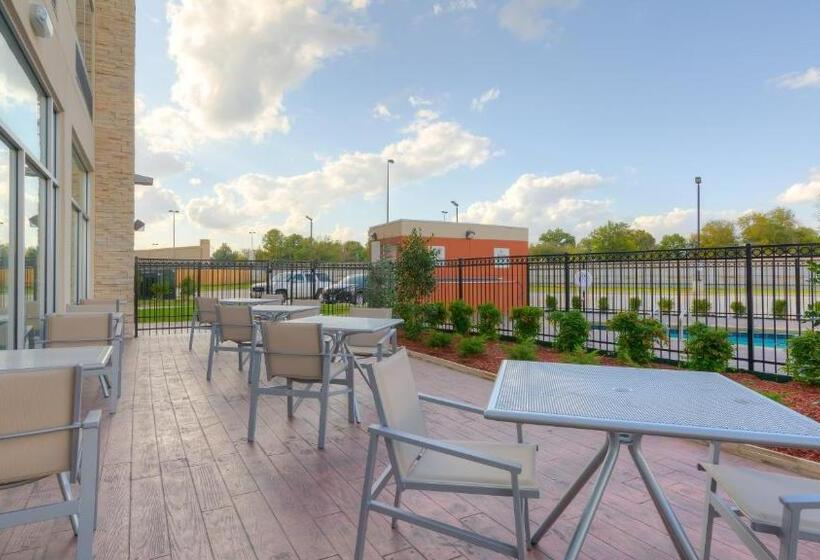 فندق Holiday Inn Express & Suites Tulsa Midtown, An Ihg