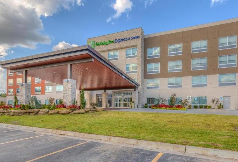 فندق Holiday Inn Express & Suites Tulsa Midtown, An Ihg