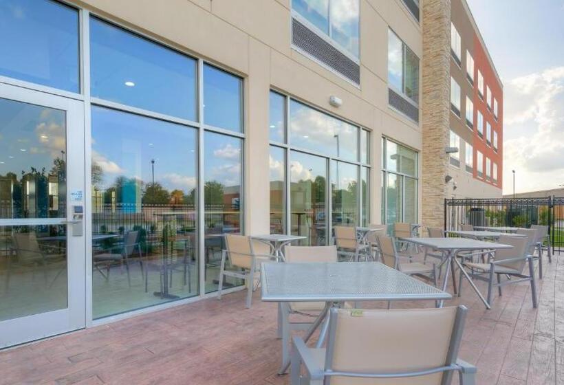 فندق Holiday Inn Express & Suites Tulsa Midtown, An Ihg