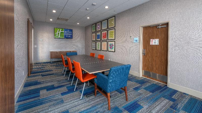 فندق Holiday Inn Express & Suites Tulsa Midtown, An Ihg