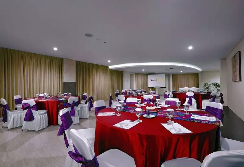 호텔 Quest San Denpasar By Aston