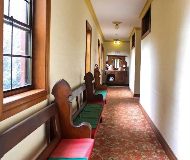 Мотель The Manor