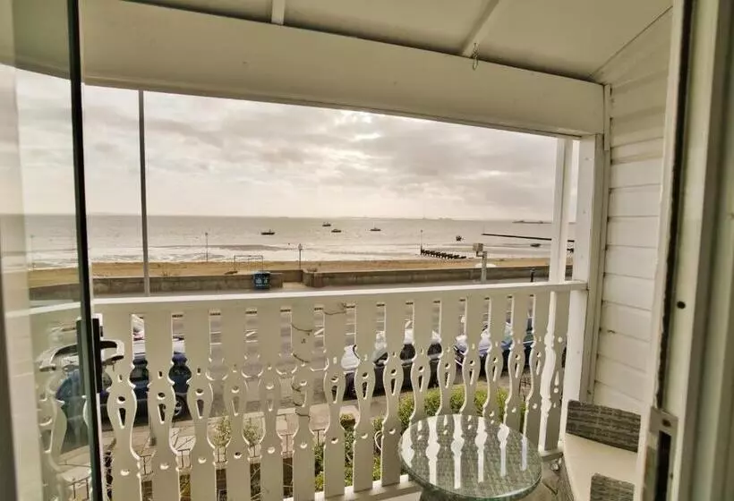 پانسیون Beaches Guest House