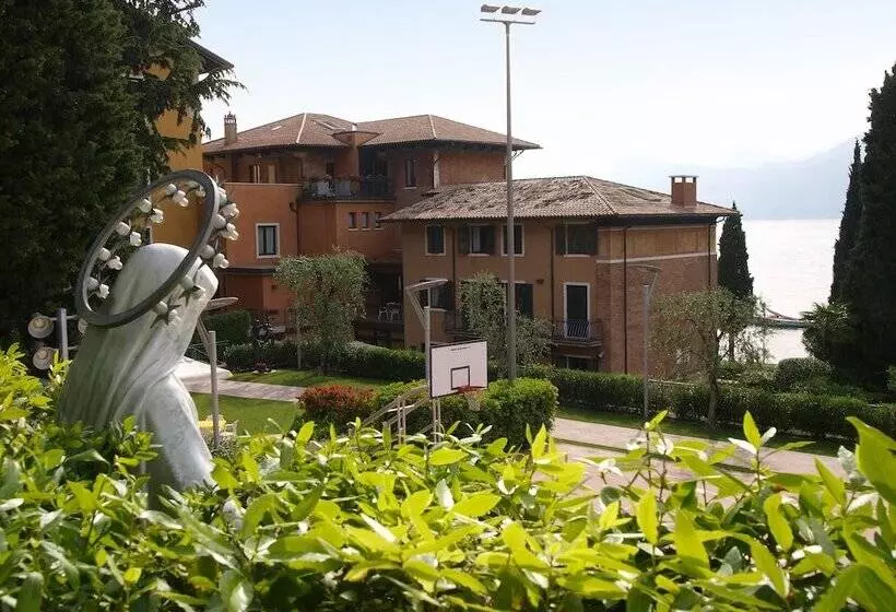 مبيت وإفطار Garda Family House