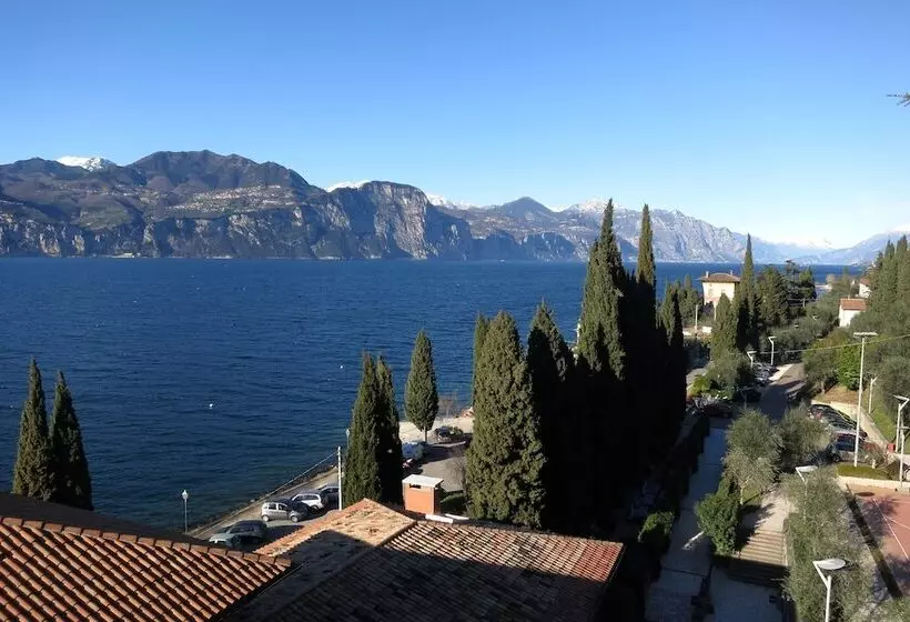 مبيت وإفطار Garda Family House