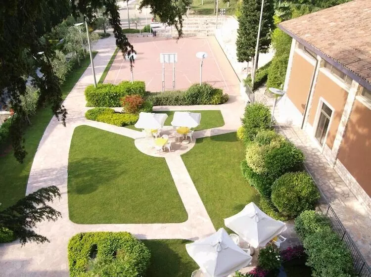 مبيت وإفطار Garda Family House