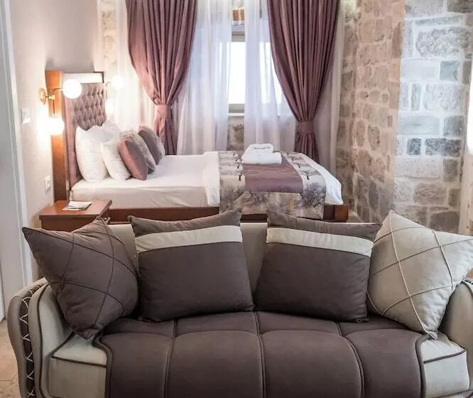 Conte Hotel & Restaurant