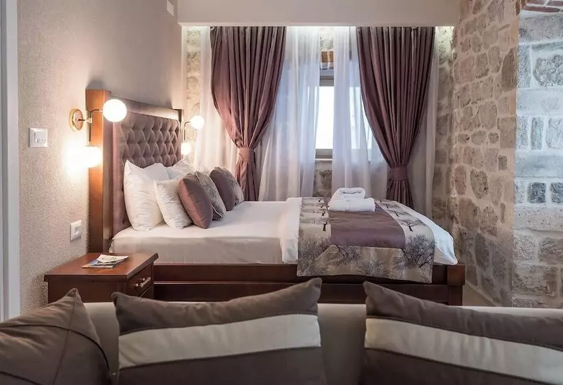 Conte Hotel & Restaurant