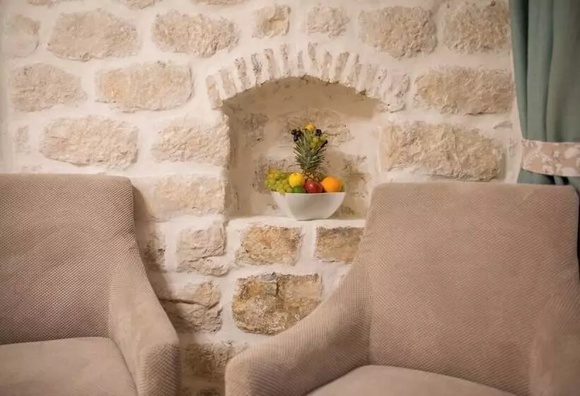 Conte Hotel & Restaurant