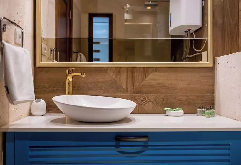 Conte Hotel & Restaurant