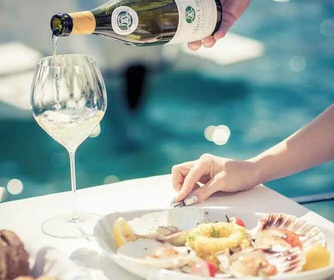 Conte Hotel & Restaurant