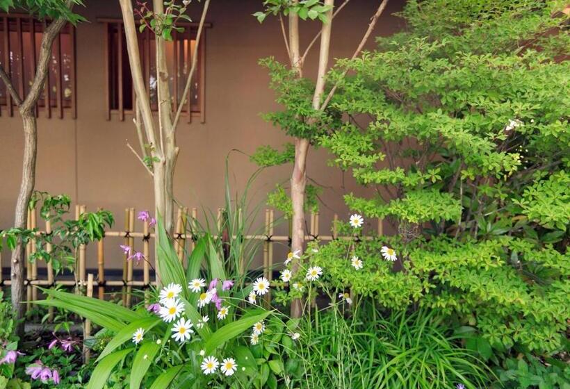 Yufuin Onsen Hinoharu Ryokan