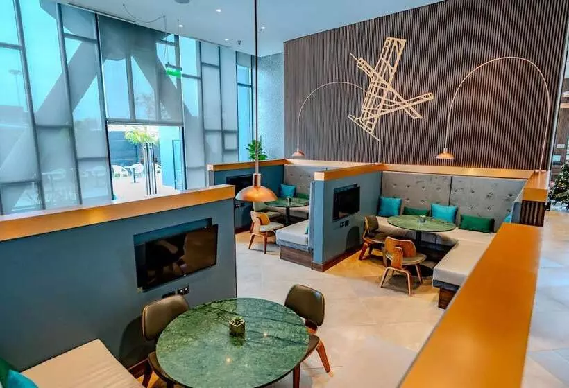 Отель Courtyard By Marriott Santiago Airport