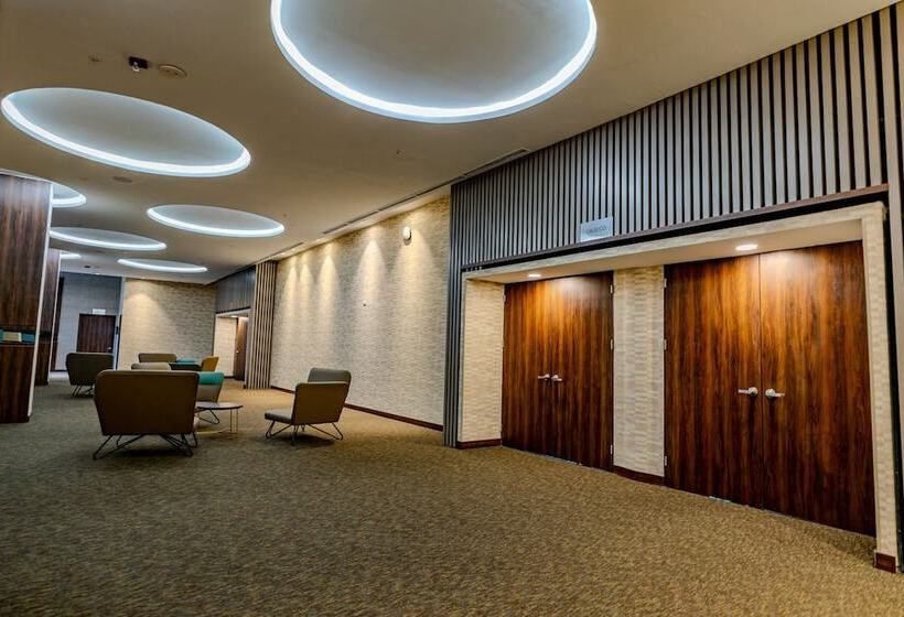 בית מלון כפרי Courtyard By Marriott Santiago Airport