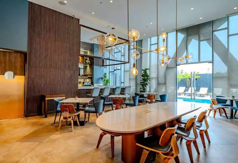 Отель Courtyard By Marriott Santiago Airport