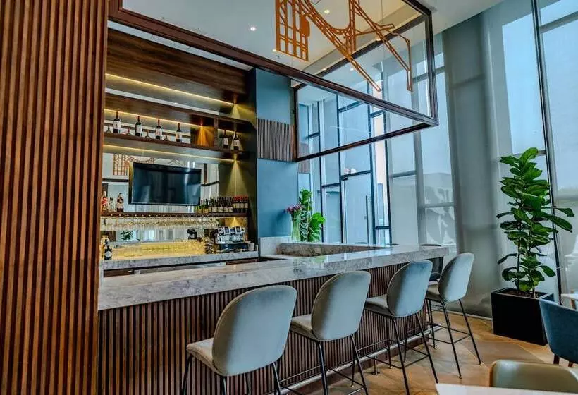 Отель Courtyard By Marriott Santiago Airport