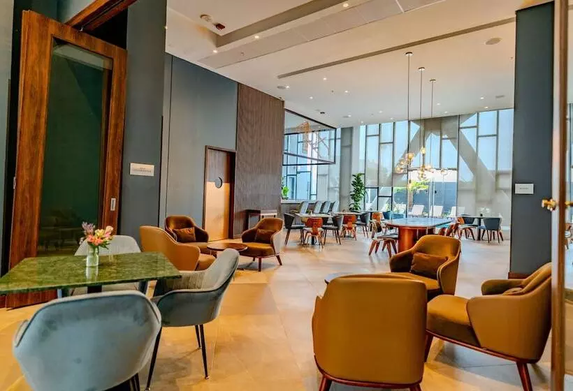 Отель Courtyard By Marriott Santiago Airport