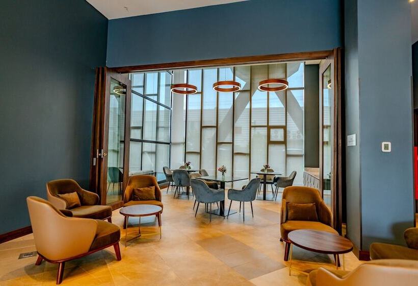 בית מלון כפרי Courtyard By Marriott Santiago Airport