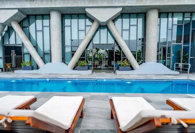 Отель Courtyard By Marriott Santiago Airport