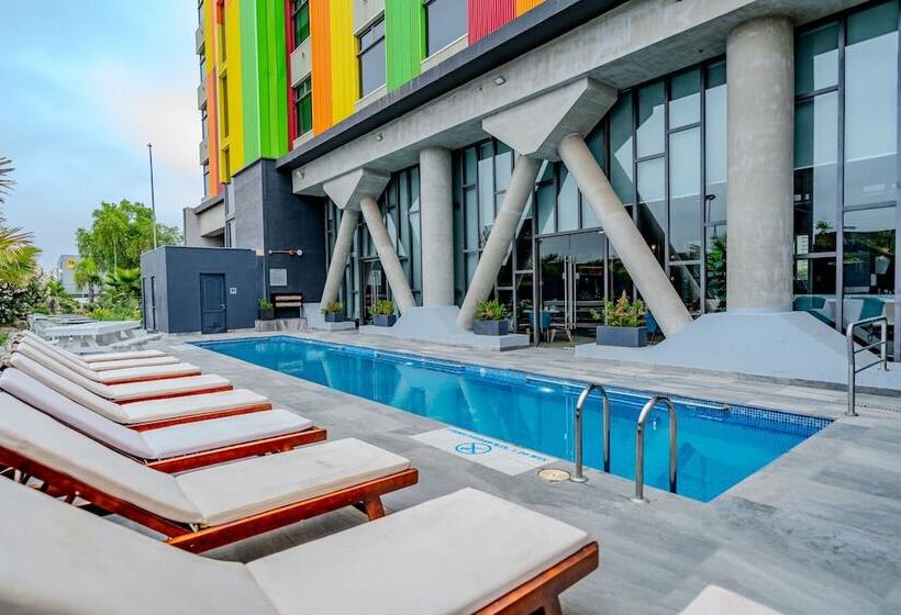 בית מלון כפרי Courtyard By Marriott Santiago Airport