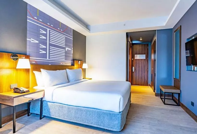 Отель Courtyard By Marriott Santiago Airport