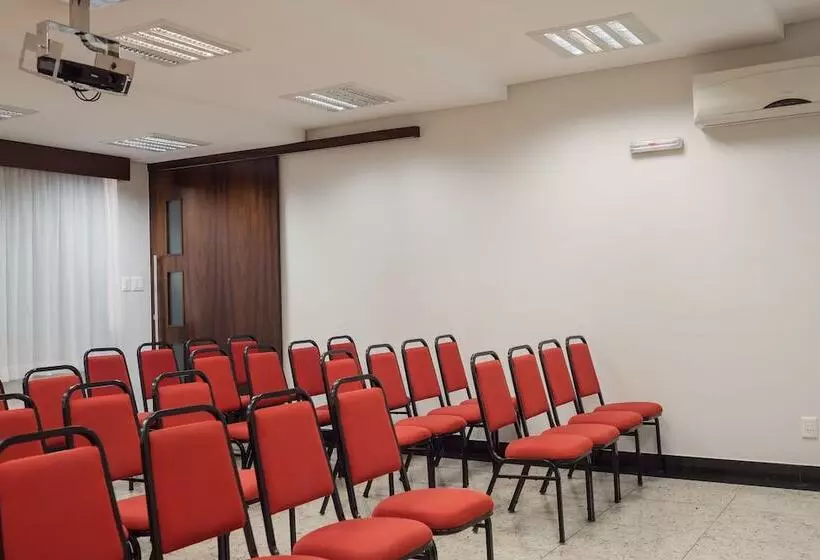 Отель Ibituruna Center