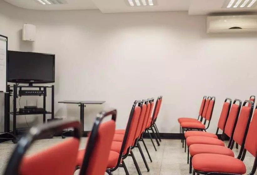 Отель Ibituruna Center