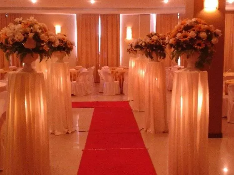 בית מלון כפרי Paragon City