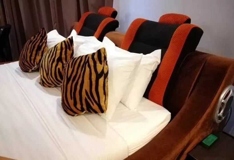 בית מלון כפרי Paragon City