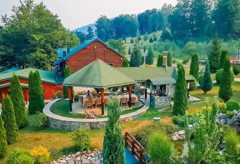 هتل & Resort Gacka