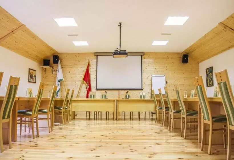 هتل & Resort Gacka