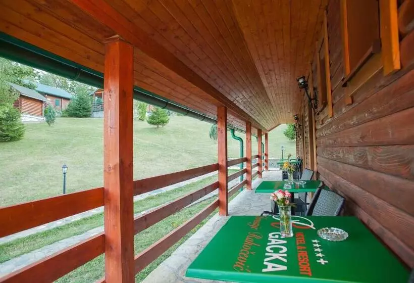 هتل & Resort Gacka