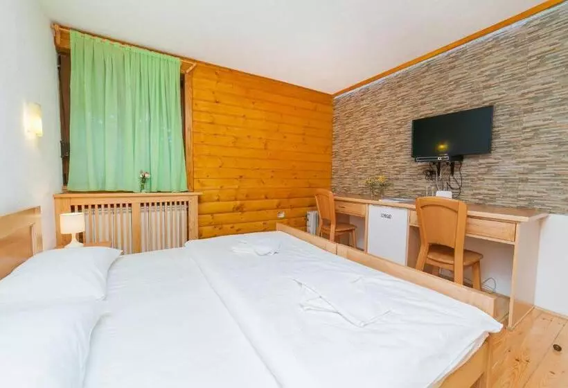 هتل & Resort Gacka