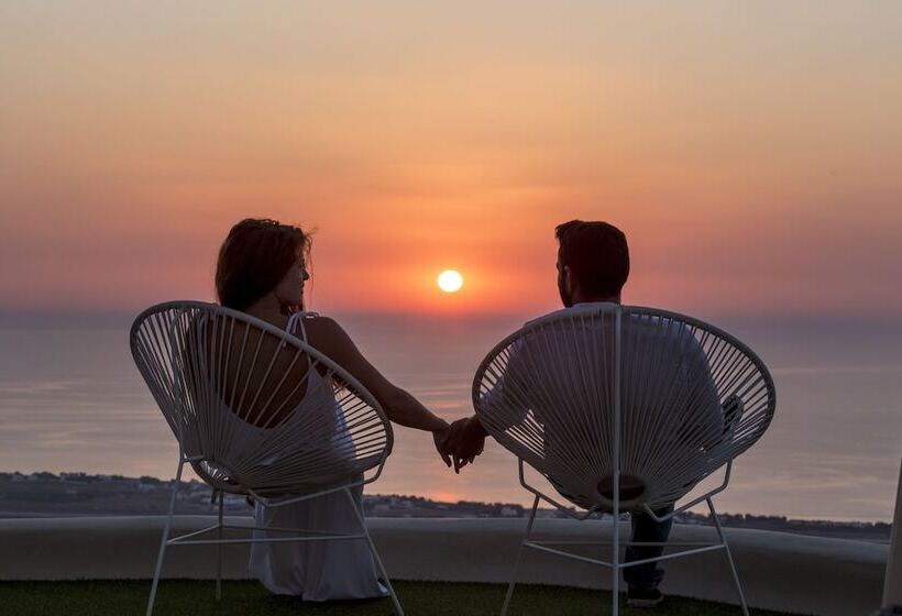 هتل Skyfall Suites Adults Only