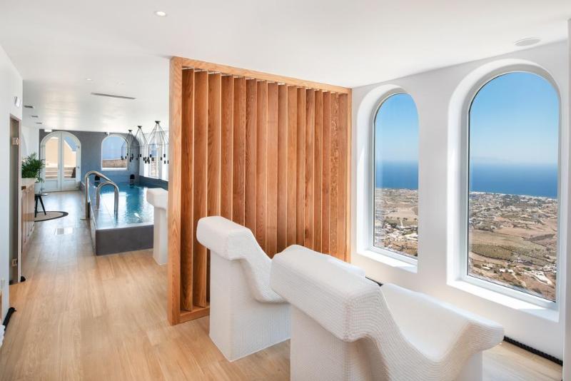 هتل Skyfall Suites Adults Only