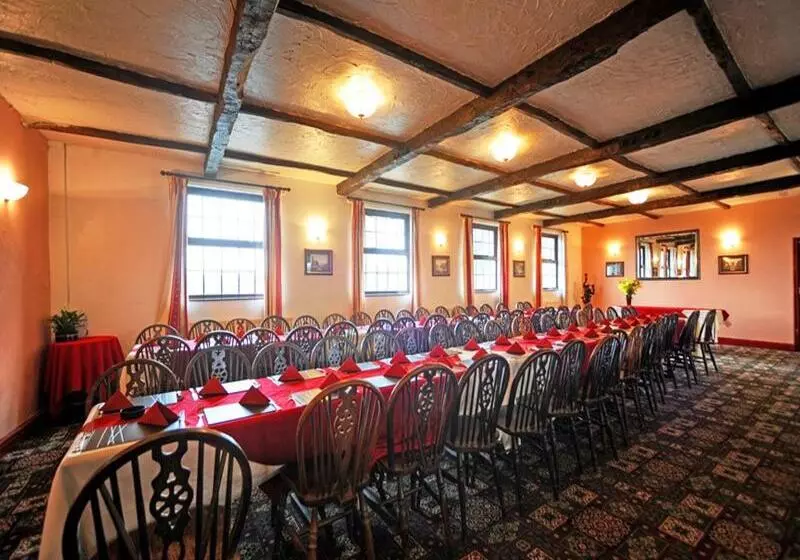 Отель The West Country Inn