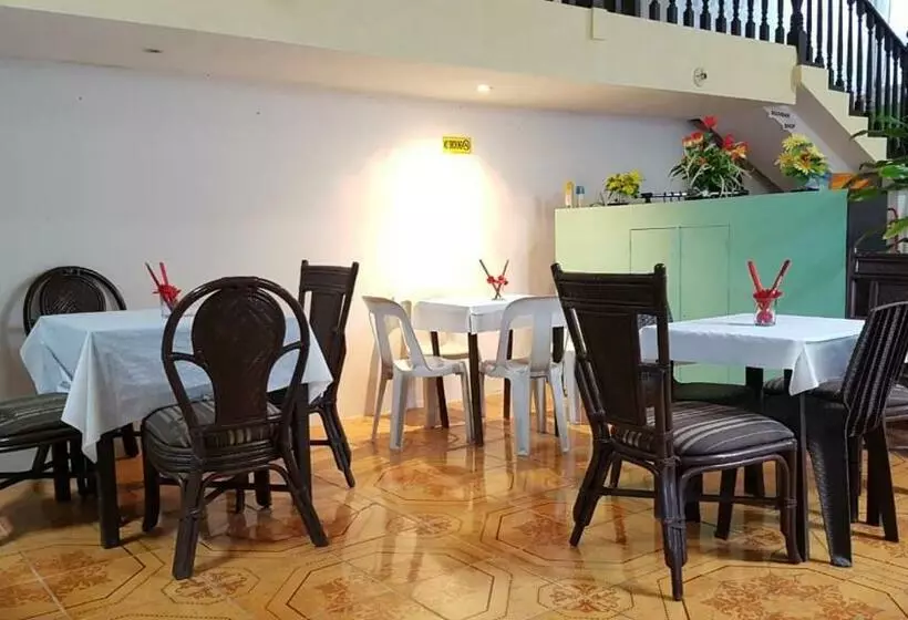 ベッドアンドブレックファースト Balai Flordeliza Guest House & Garden Cafe