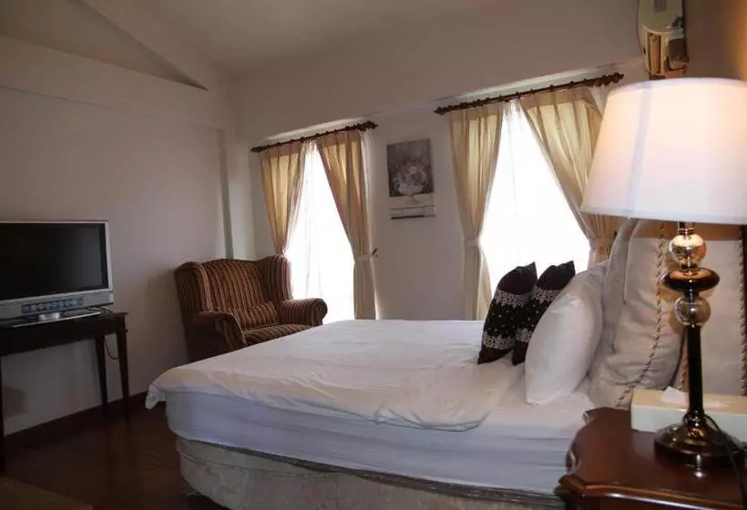 تختخواب و صبحانه Champs Elysees Guesthouse