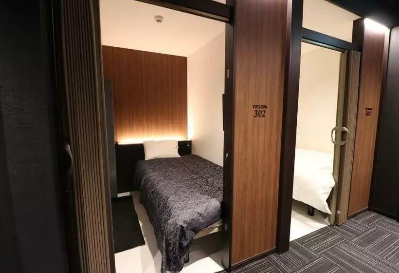 Leo Yu Capsule Hotel Nishifunabashi