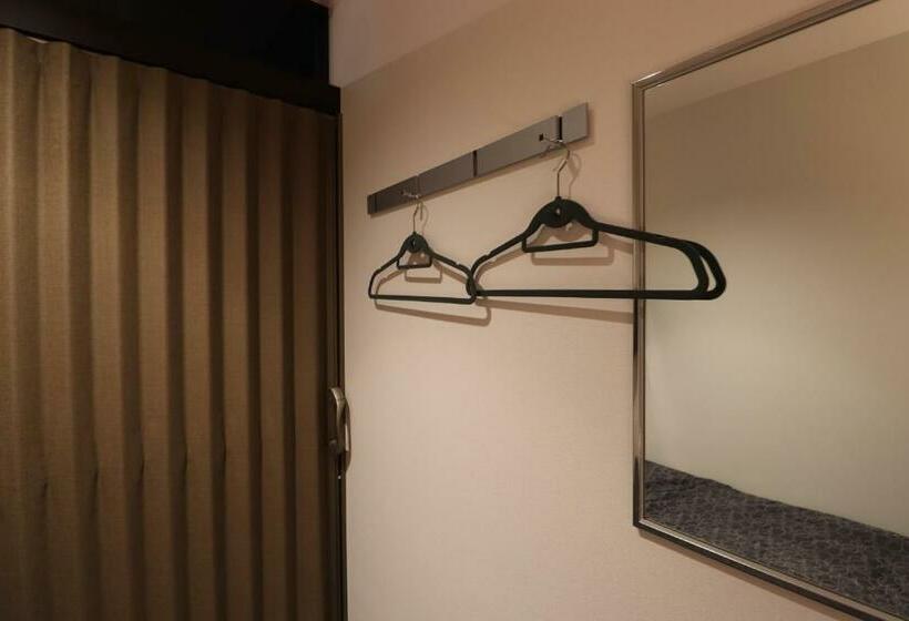 Leo Yu Capsule Hotel Nishifunabashi